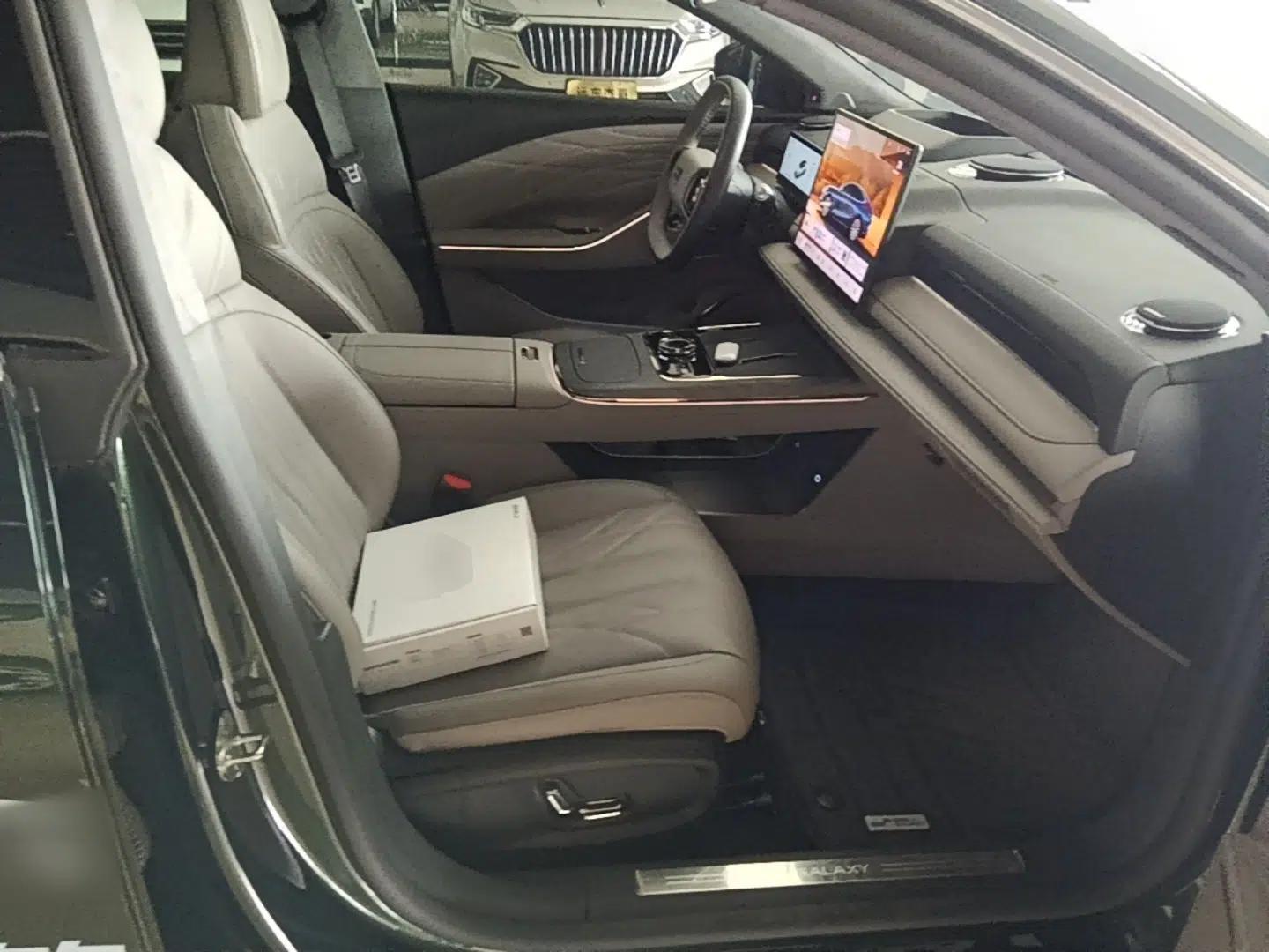 Geely Galaxy 8 2025 130km EM-P Starship Edition — миниатюра 19