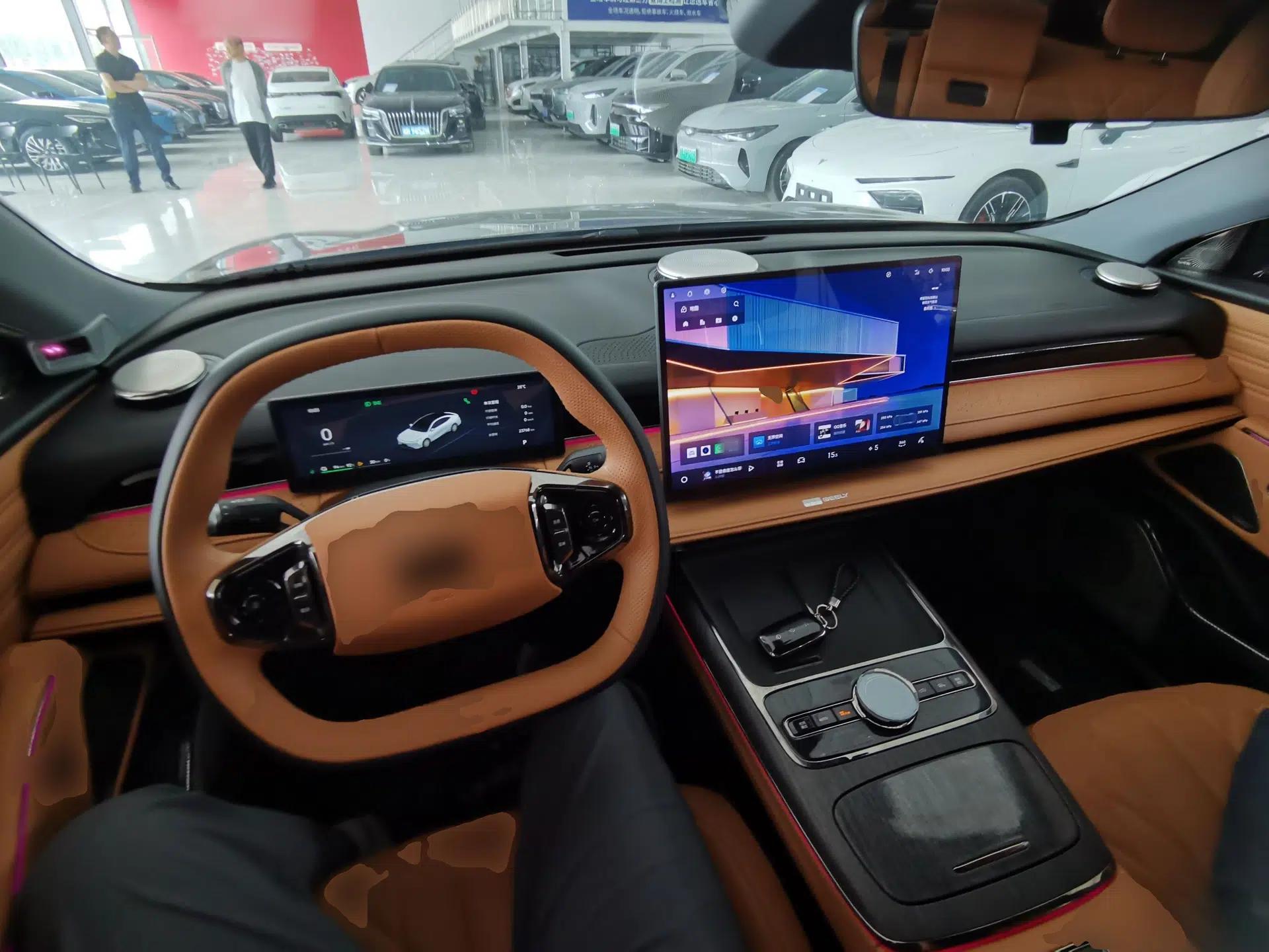 Geely Galaxy 8 2025 130km EM-i Prestige Edition — миниатюра 12