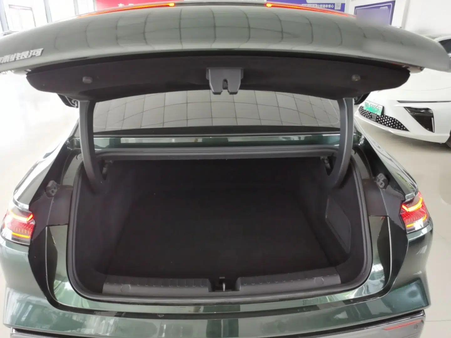 Geely Galaxy 8 2025 130km EM-i Prestige Edition — миниатюра 22