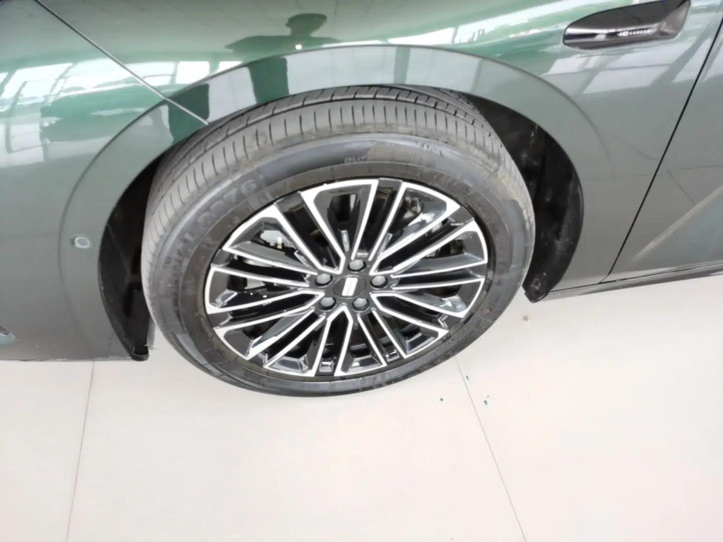 Geely Galaxy 8 2025 130km EM-i Prestige Edition — миниатюра 10