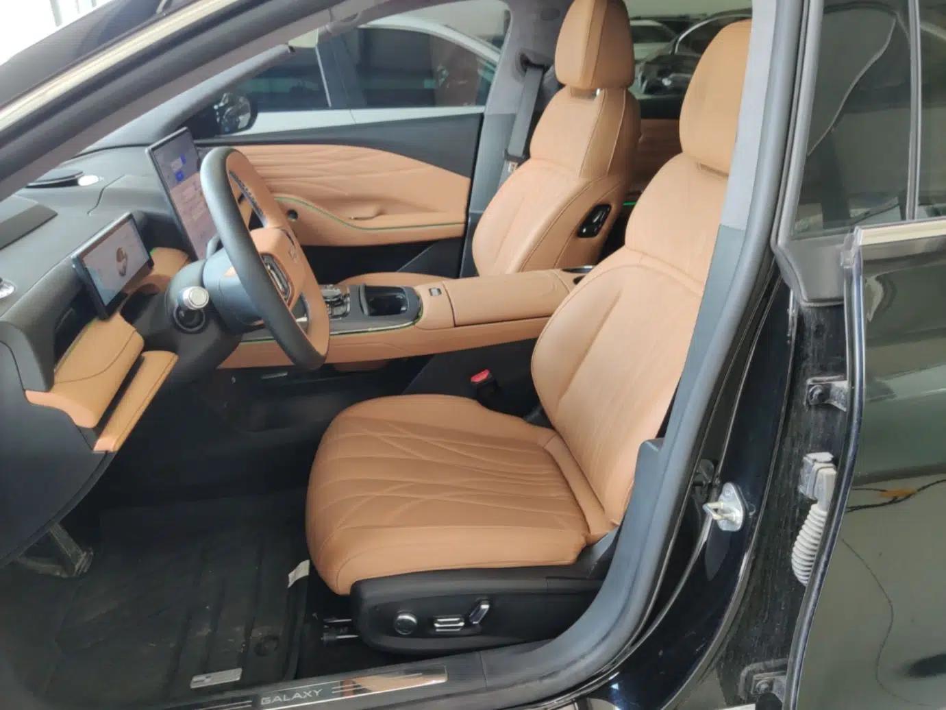 Geely Galaxy 8 2025 130km EM-P Starship Edition — миниатюра 17