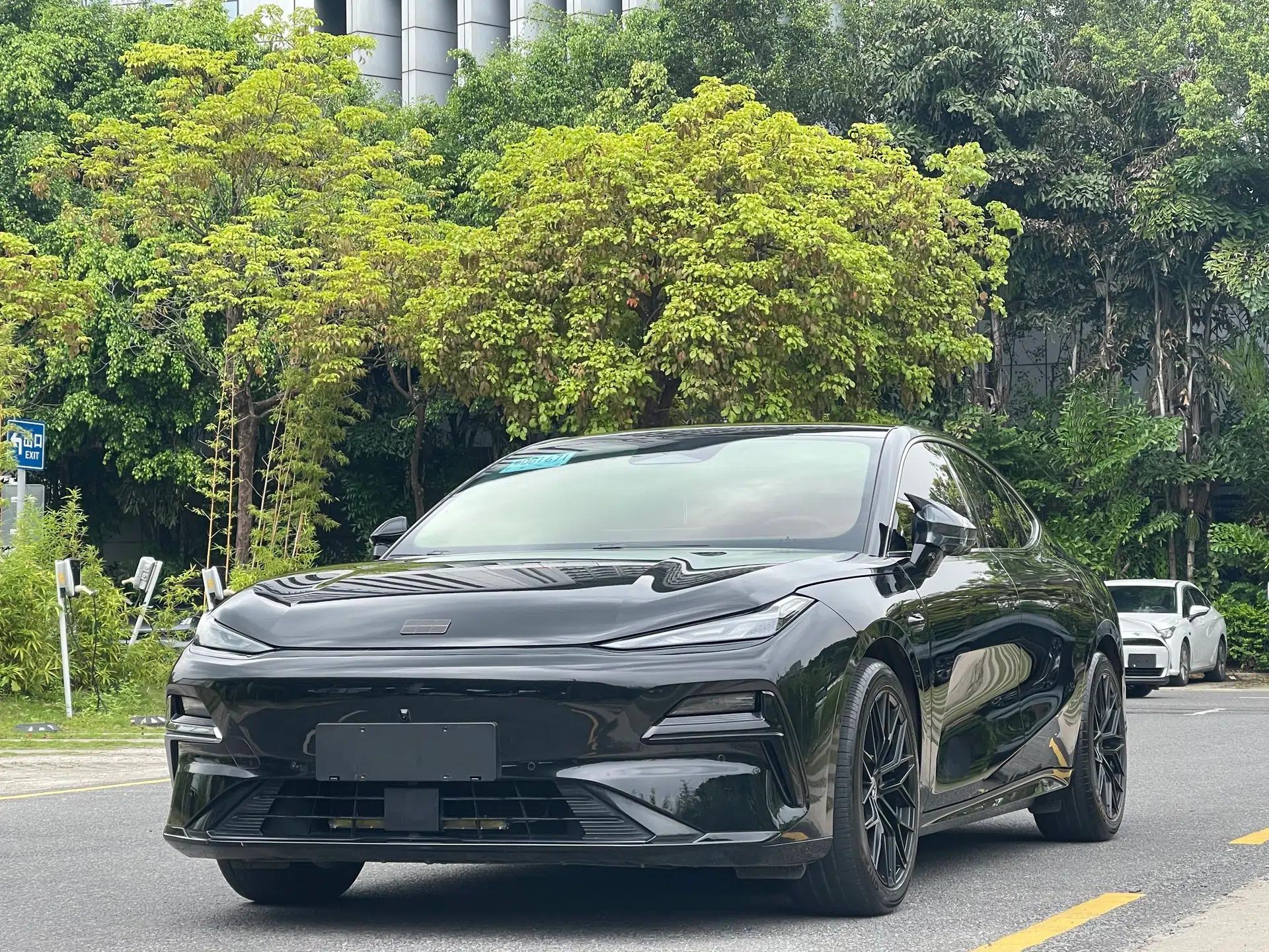 Geely Galaxy 8 2025 130km EM-i Flagship Edition — миниатюра 1
