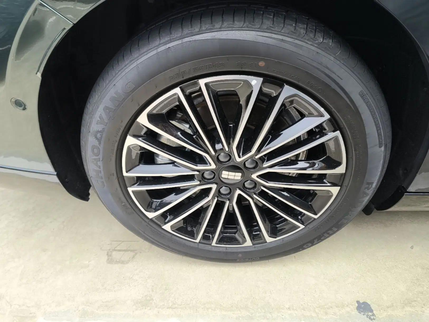 Geely Galaxy 8 2025 130km EM-i Deluxe Edition — миниатюра 16