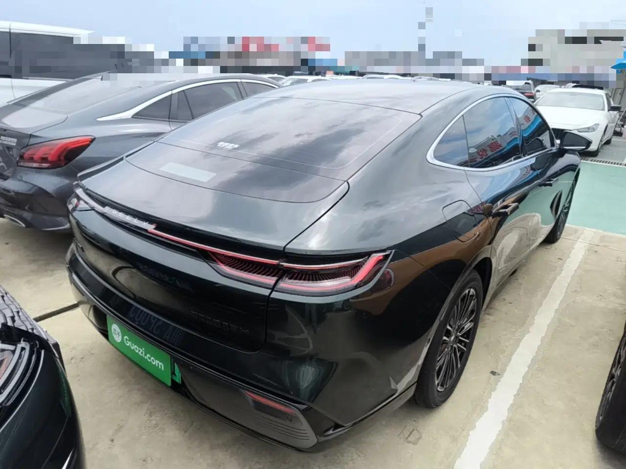 Geely Galaxy 8 2025 130km EM-i Deluxe Edition — миниатюра 6