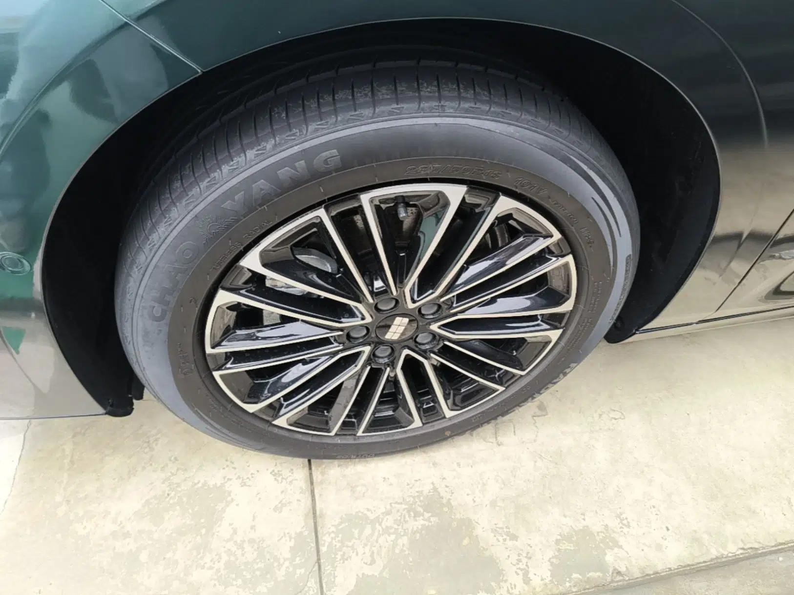 Geely Galaxy 8 2025 130km EM-i Deluxe Edition — миниатюра 10