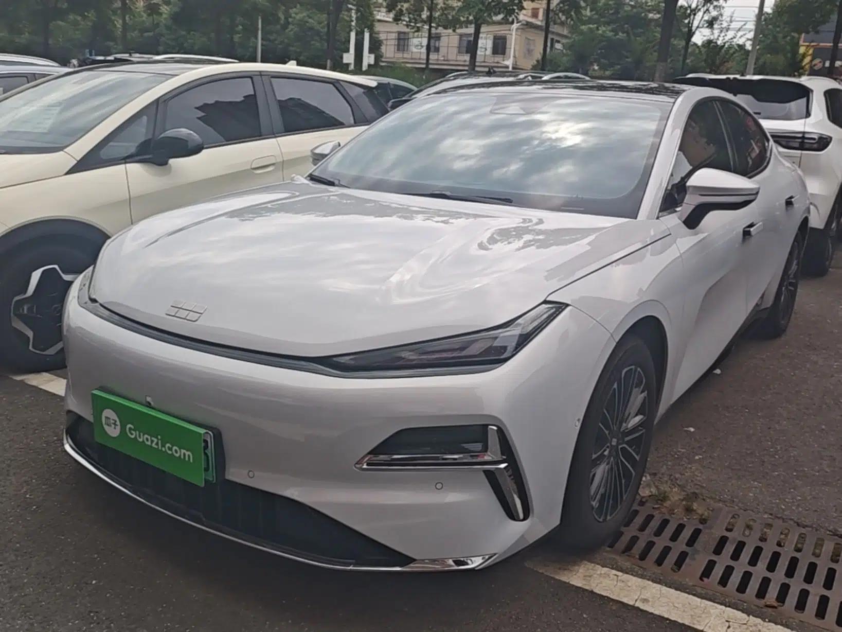 Geely Galaxy 8 2025 130km EM-i Deluxe Edition — миниатюра 1