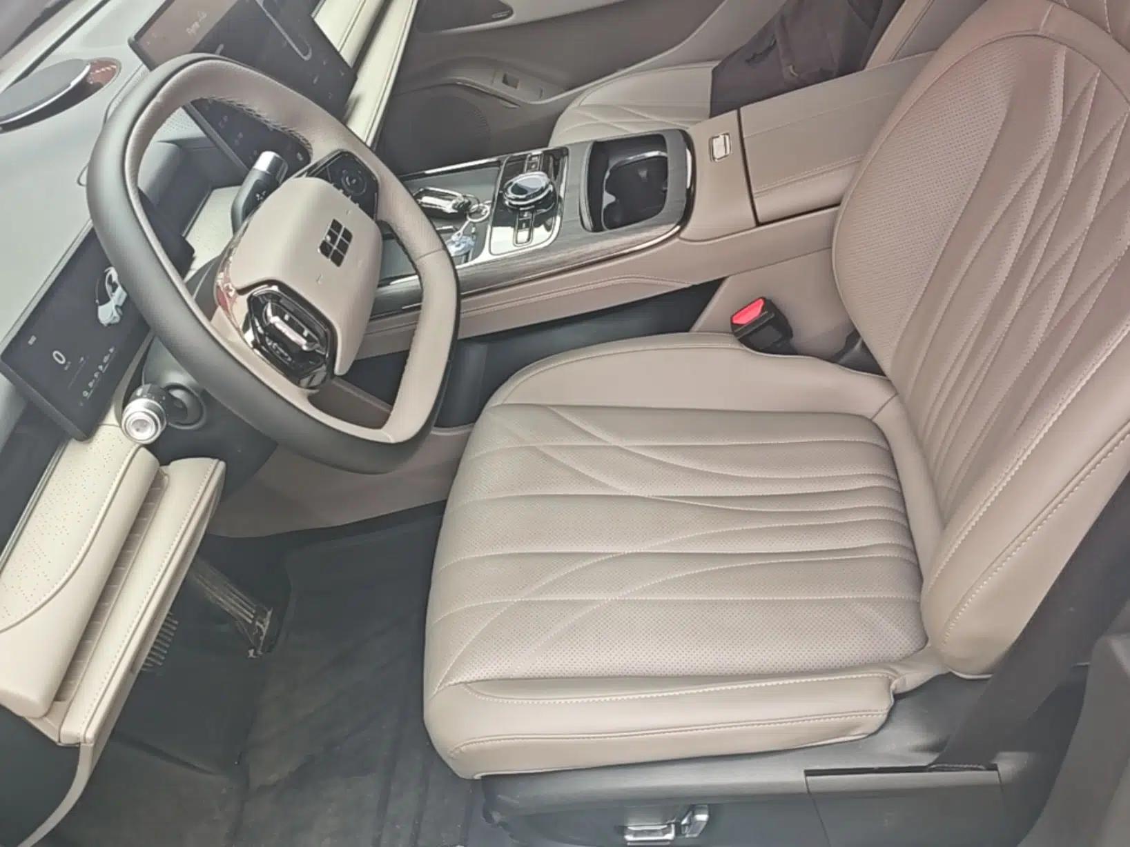 Geely Galaxy 8 2025 130km EM-i Deluxe Edition — миниатюра 17
