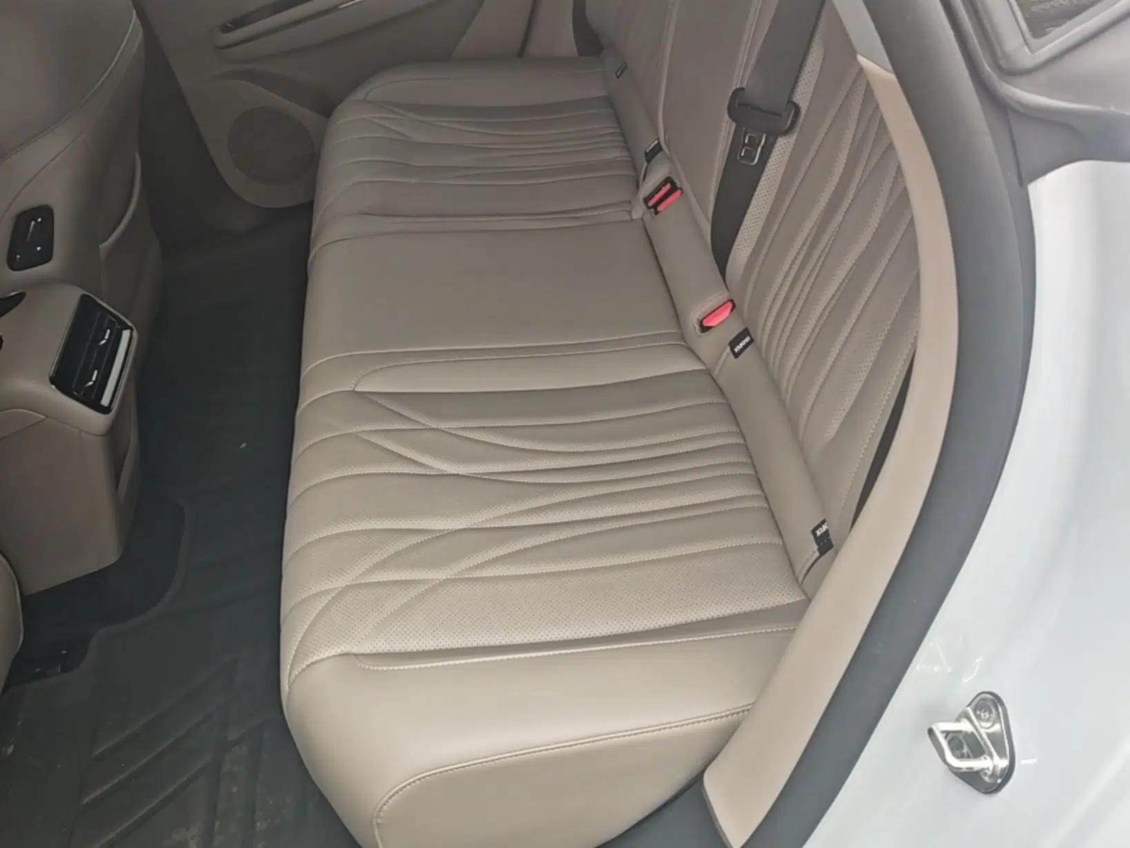 Geely Galaxy 8 2025 130km EM-i Deluxe Edition — миниатюра 20