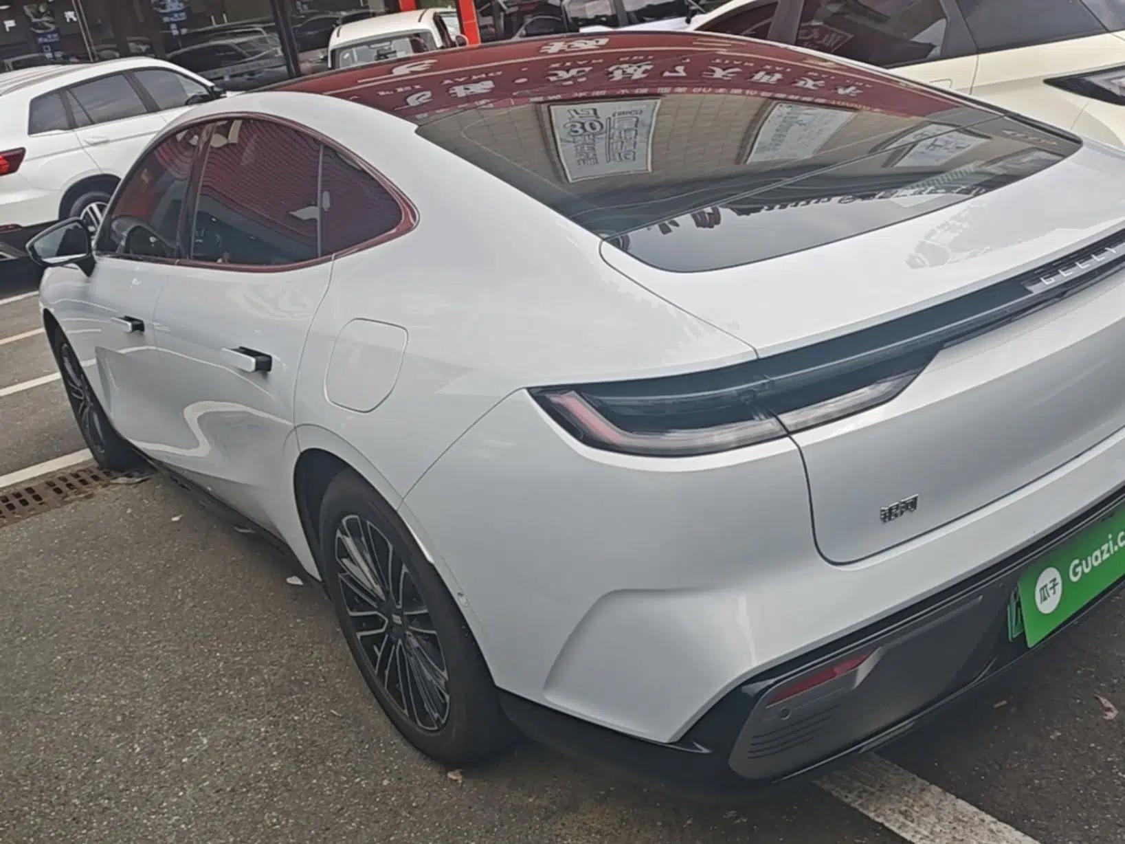 Geely Galaxy 8 2025 130km EM-i Deluxe Edition — миниатюра 4