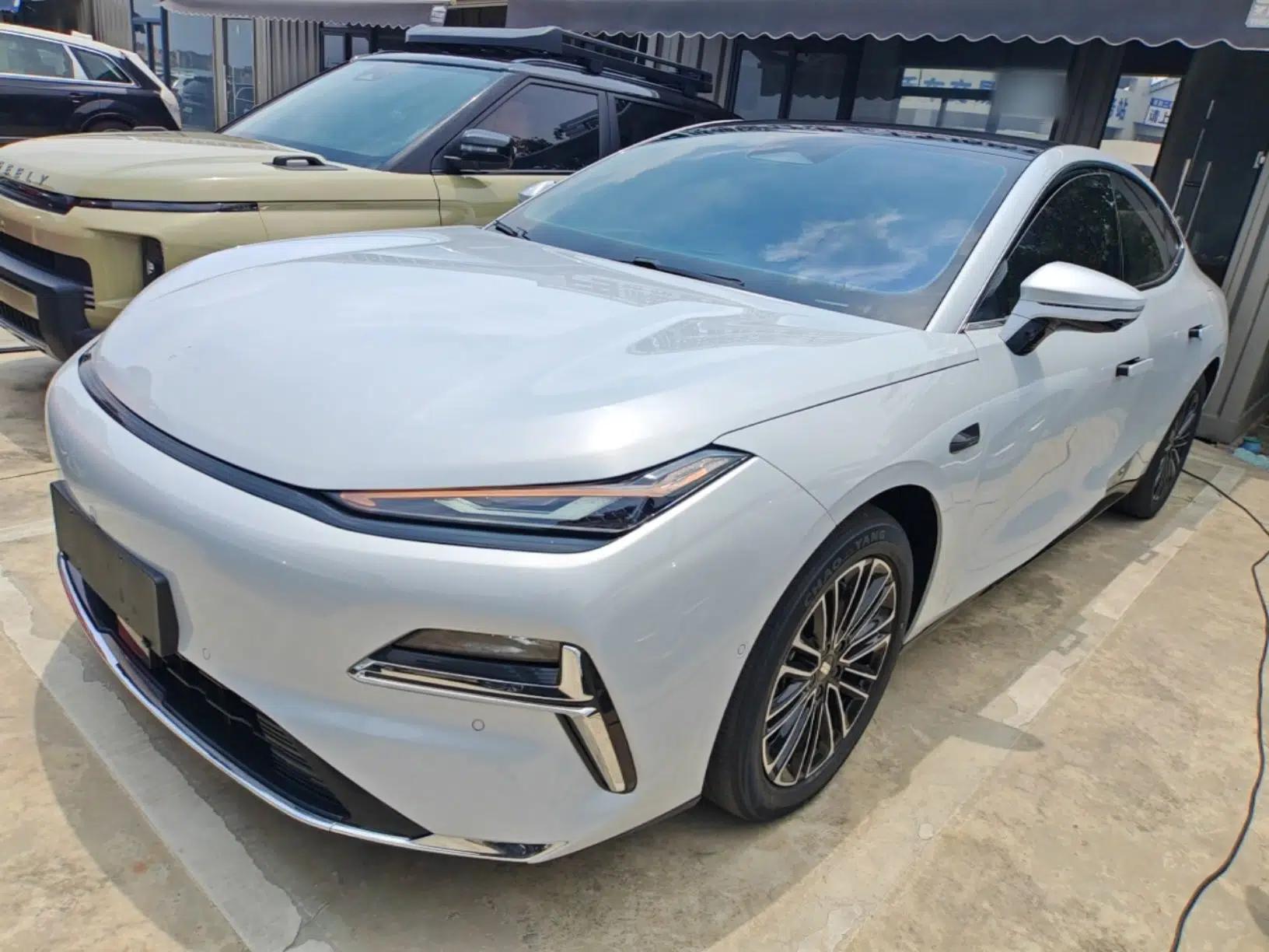Geely Galaxy 8 2025 130km EM-i Prestige Edition — миниатюра 1