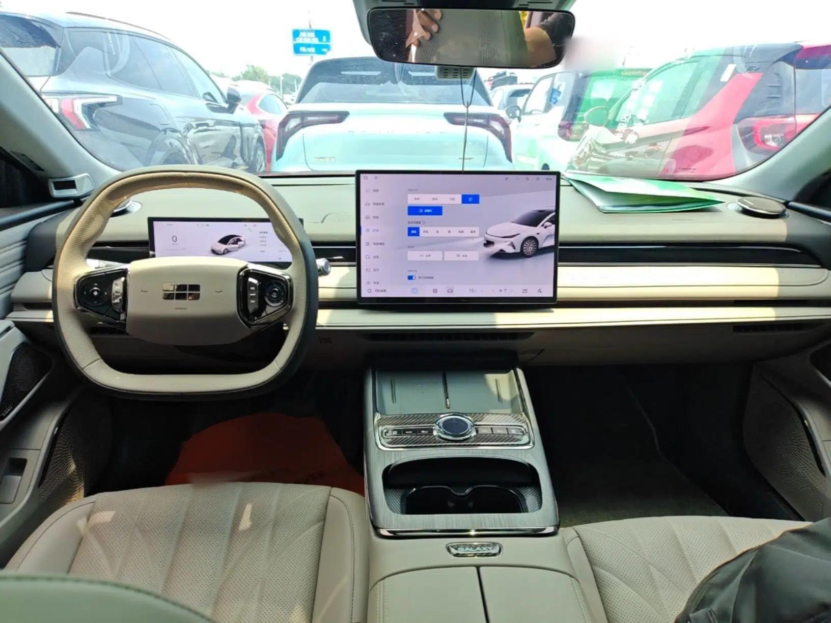 Geely Galaxy 8 2025 130km EM-i Prestige Edition — миниатюра 17