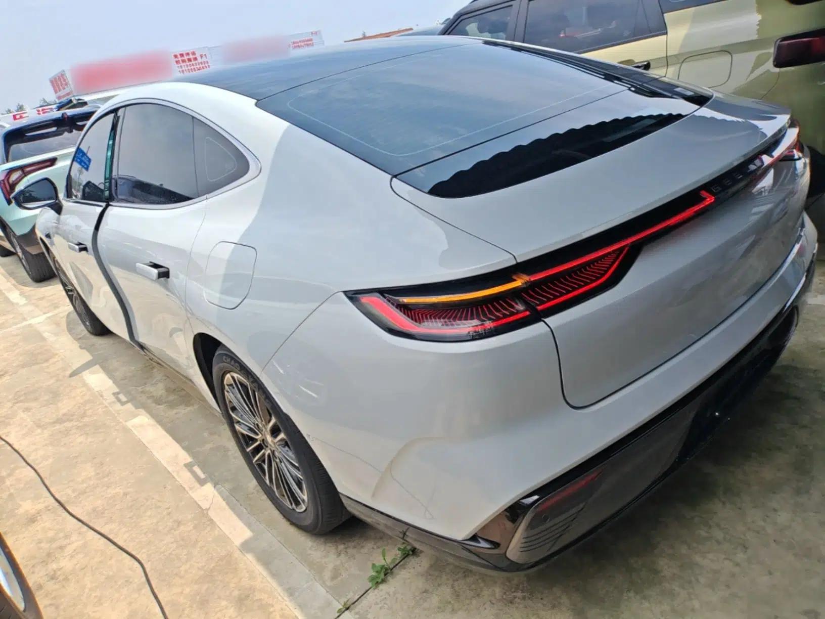 Geely Galaxy 8 2025 130km EM-i Prestige Edition — миниатюра 4