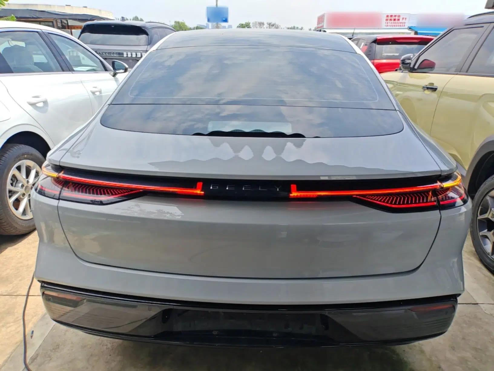 Geely Galaxy 8 2025 130km EM-i Prestige Edition — миниатюра 5