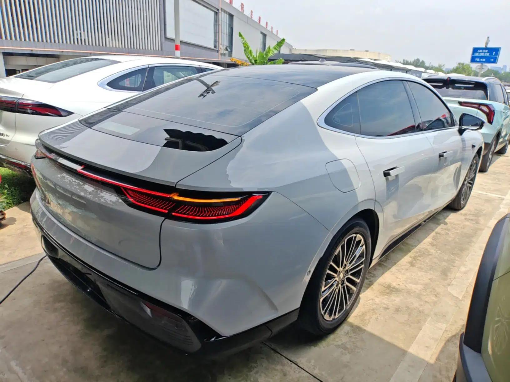 Geely Galaxy 8 2025 130km EM-i Prestige Edition — миниатюра 6