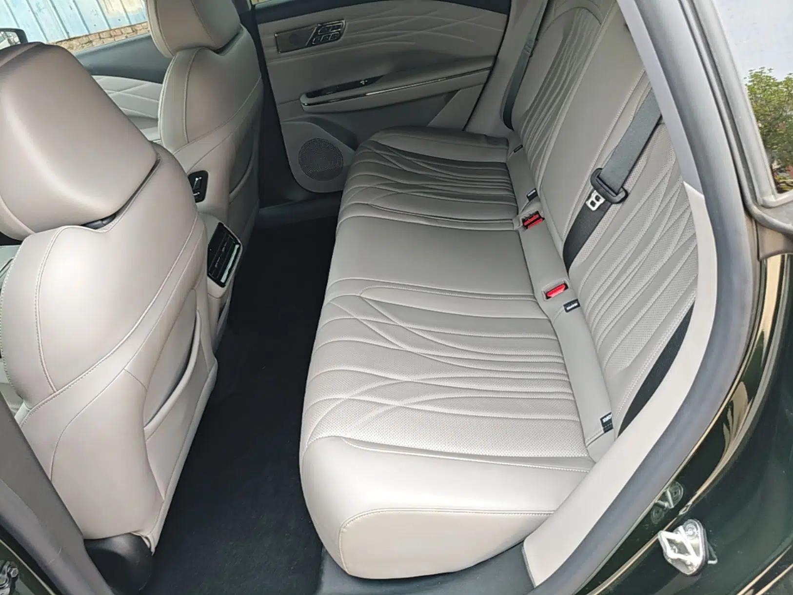 Geely Galaxy 8 2025 130km EM-P Starship Edition — миниатюра 25
