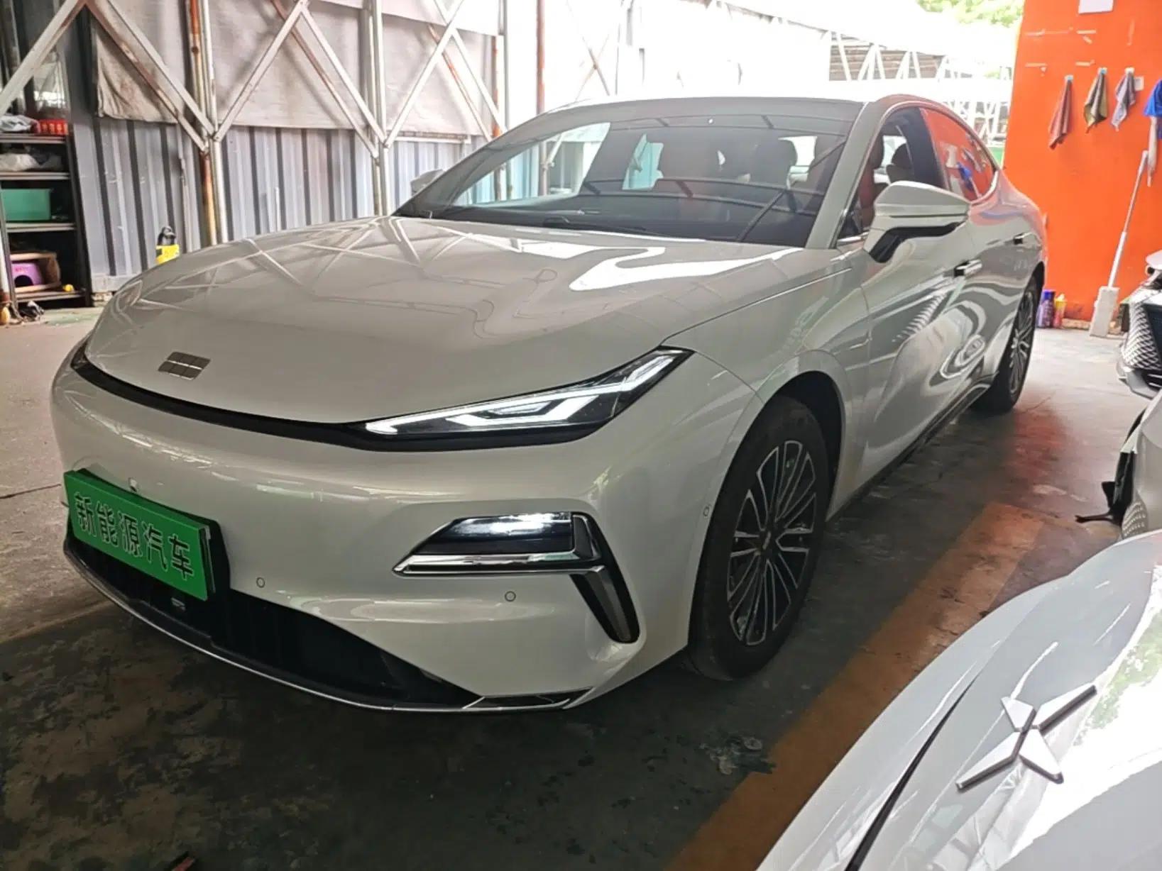 Geely Galaxy 8 2025 130km EM-i Deluxe Edition — миниатюра 1