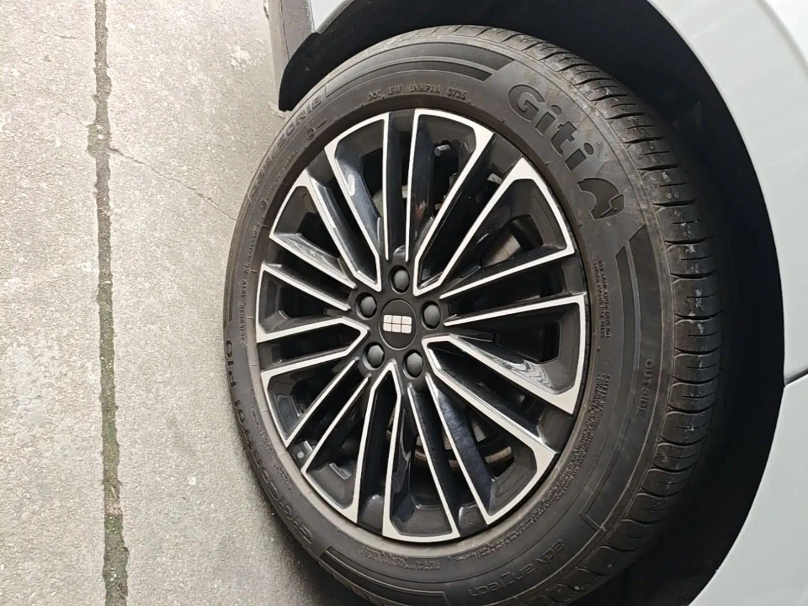 Geely Galaxy 8 2025 130km EM-i Deluxe Edition — миниатюра 11