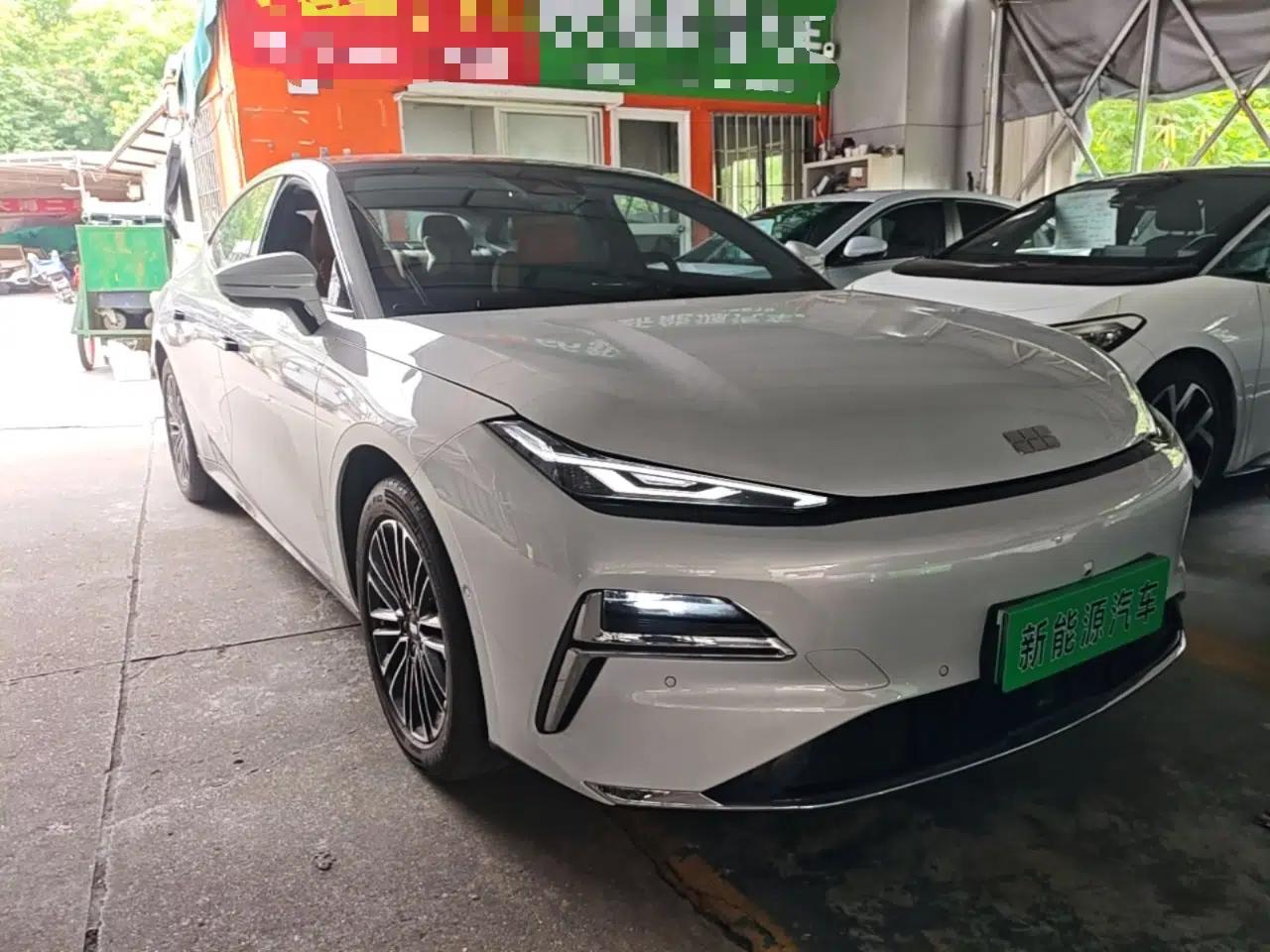 Geely Galaxy 8 2025 130km EM-i Deluxe Edition — миниатюра 3