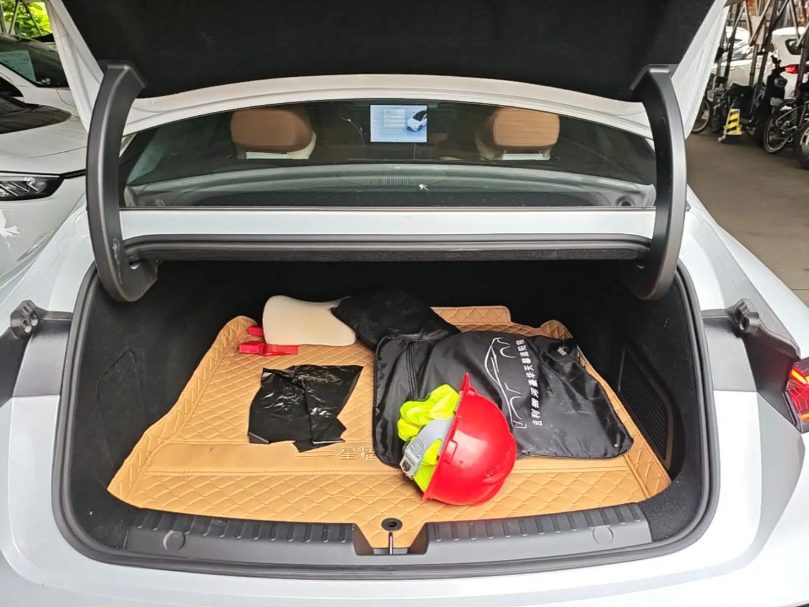 Geely Galaxy 8 2025 130km EM-i Deluxe Edition — миниатюра 27