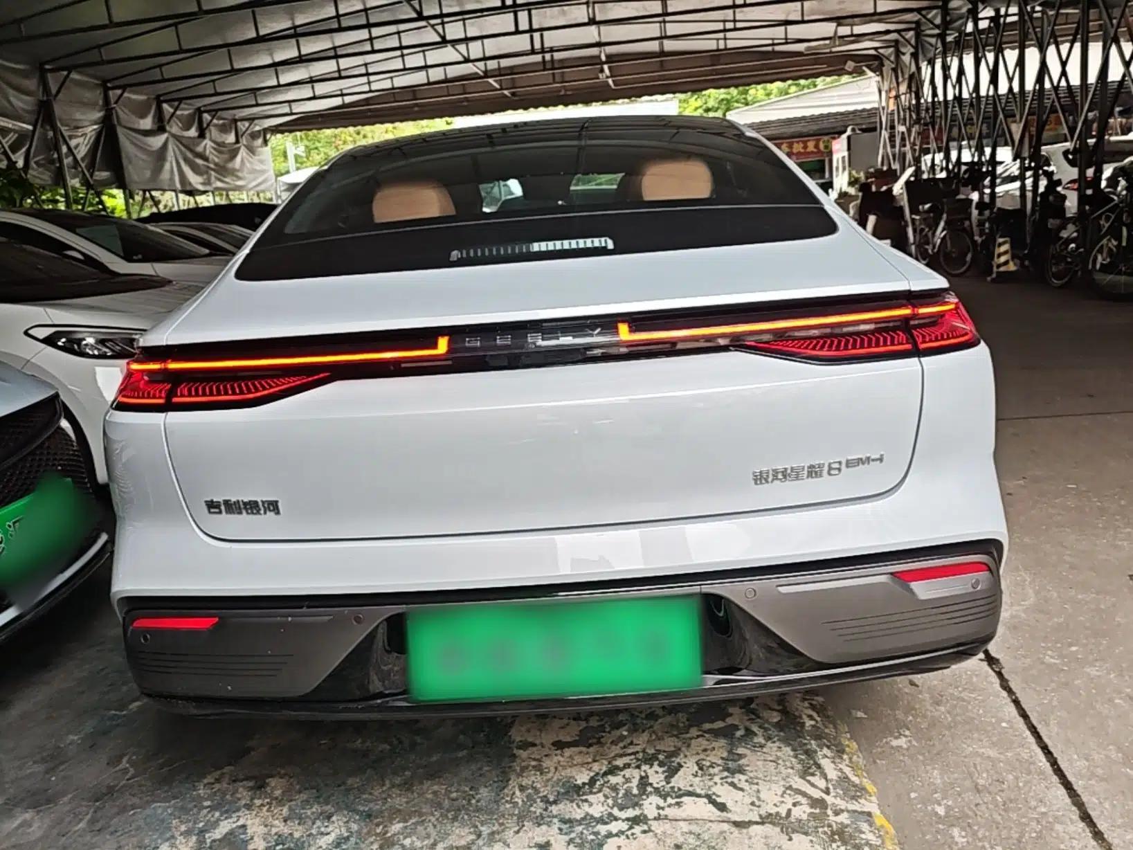 Geely Galaxy 8 2025 130km EM-i Deluxe Edition — миниатюра 5