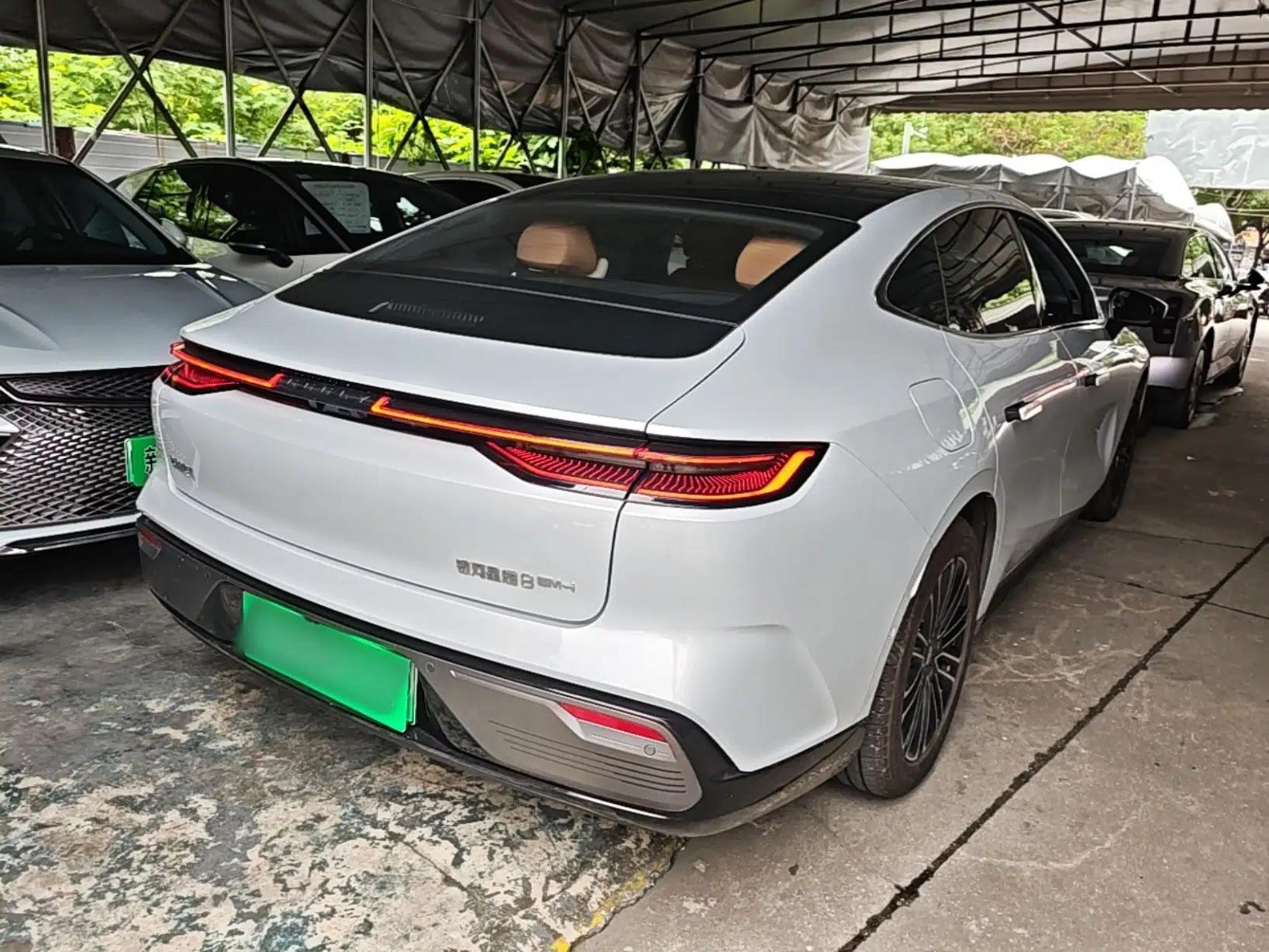 Geely Galaxy 8 2025 130km EM-i Deluxe Edition — миниатюра 6