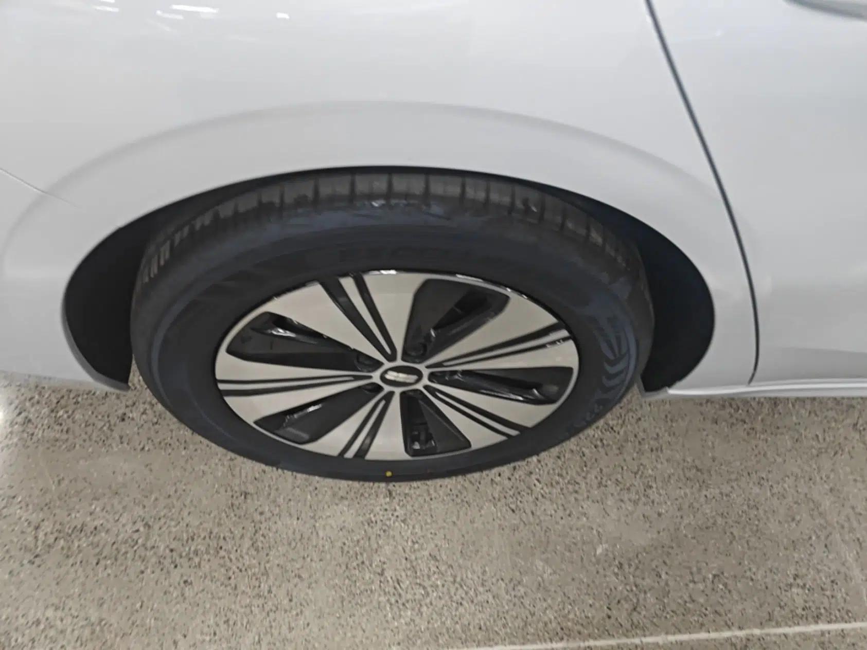Geely Galaxy A7 2025 Model EM-i 150km Exploration+ Edition — миниатюра 11