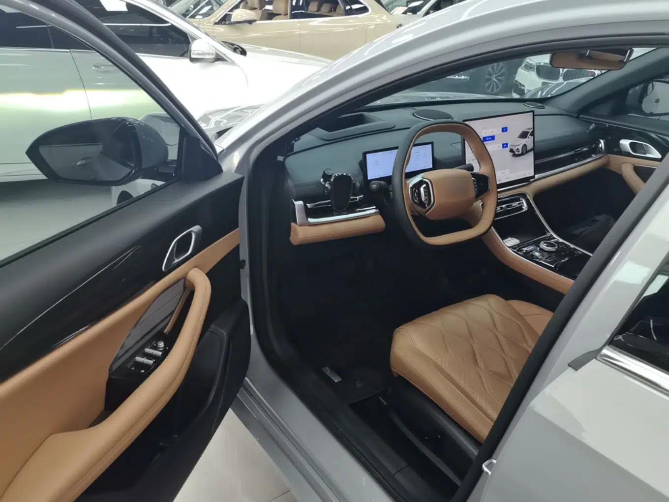 Geely Galaxy A7 2025 Model EM-i 150km Exploration+ Edition — миниатюра 18