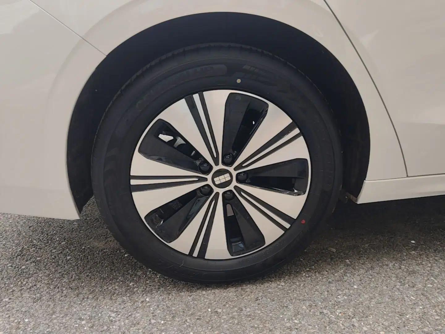 Geely Galaxy A7 2025 Model EM-i 150km Exploration+ Edition — миниатюра 11