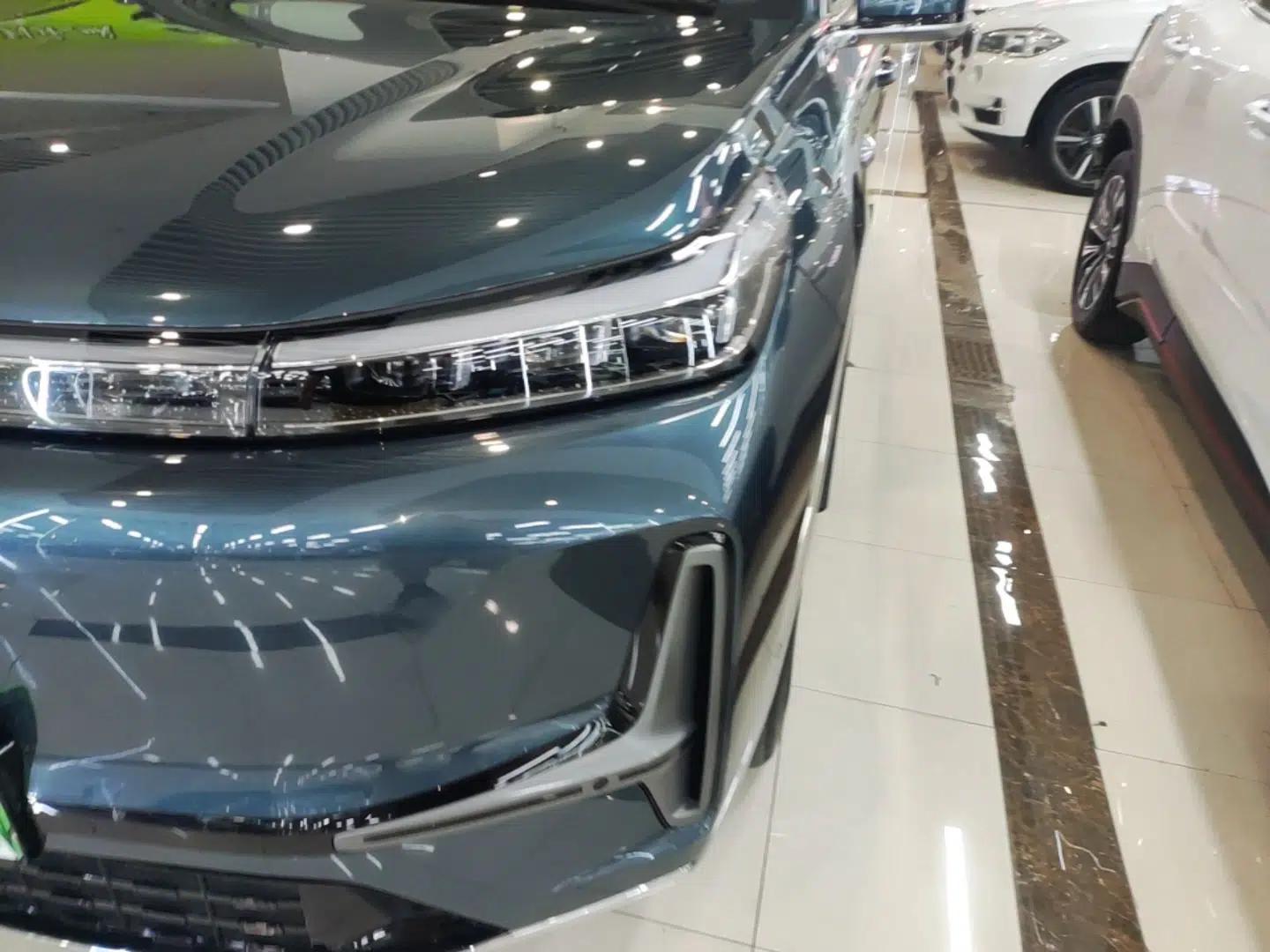 Geely Galaxy M9 2025 Model 210km Four-Wheel-Drive Leading Edition — миниатюра 8