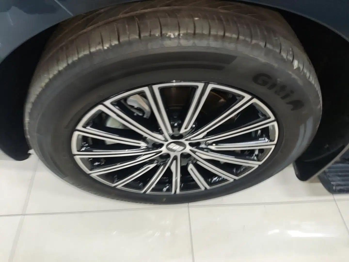 Geely Galaxy M9 2025 Model 210km Four-Wheel-Drive Leading Edition — миниатюра 10