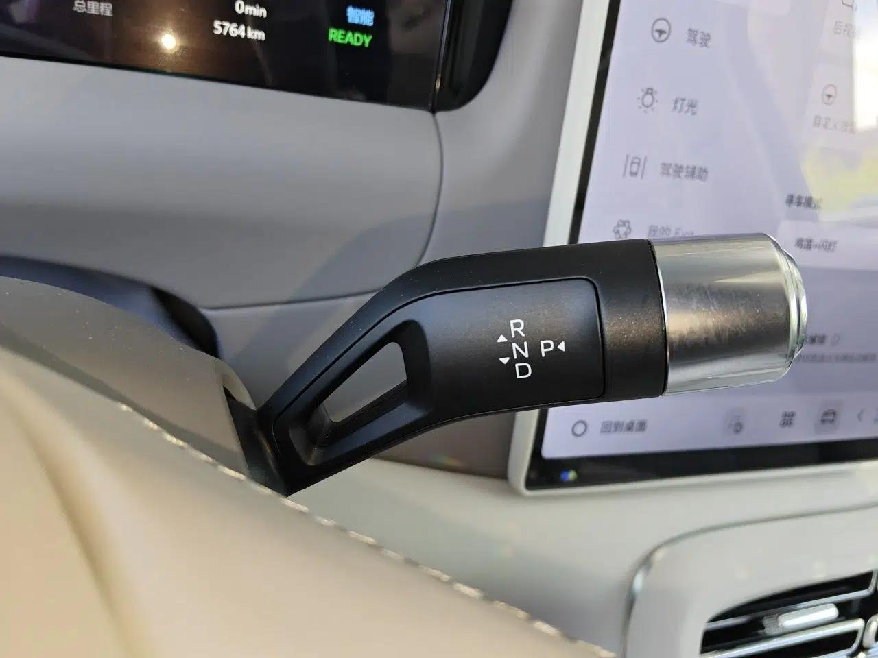 Geely Galaxy M9 2025 Model 210km Four-Wheel-Drive Leading Edition — миниатюра 14