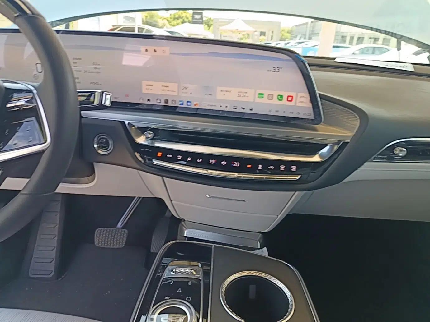 Cadillac LYRIQ 2022 Rear-Drive Long-Range Luxury Edition — миниатюра 15