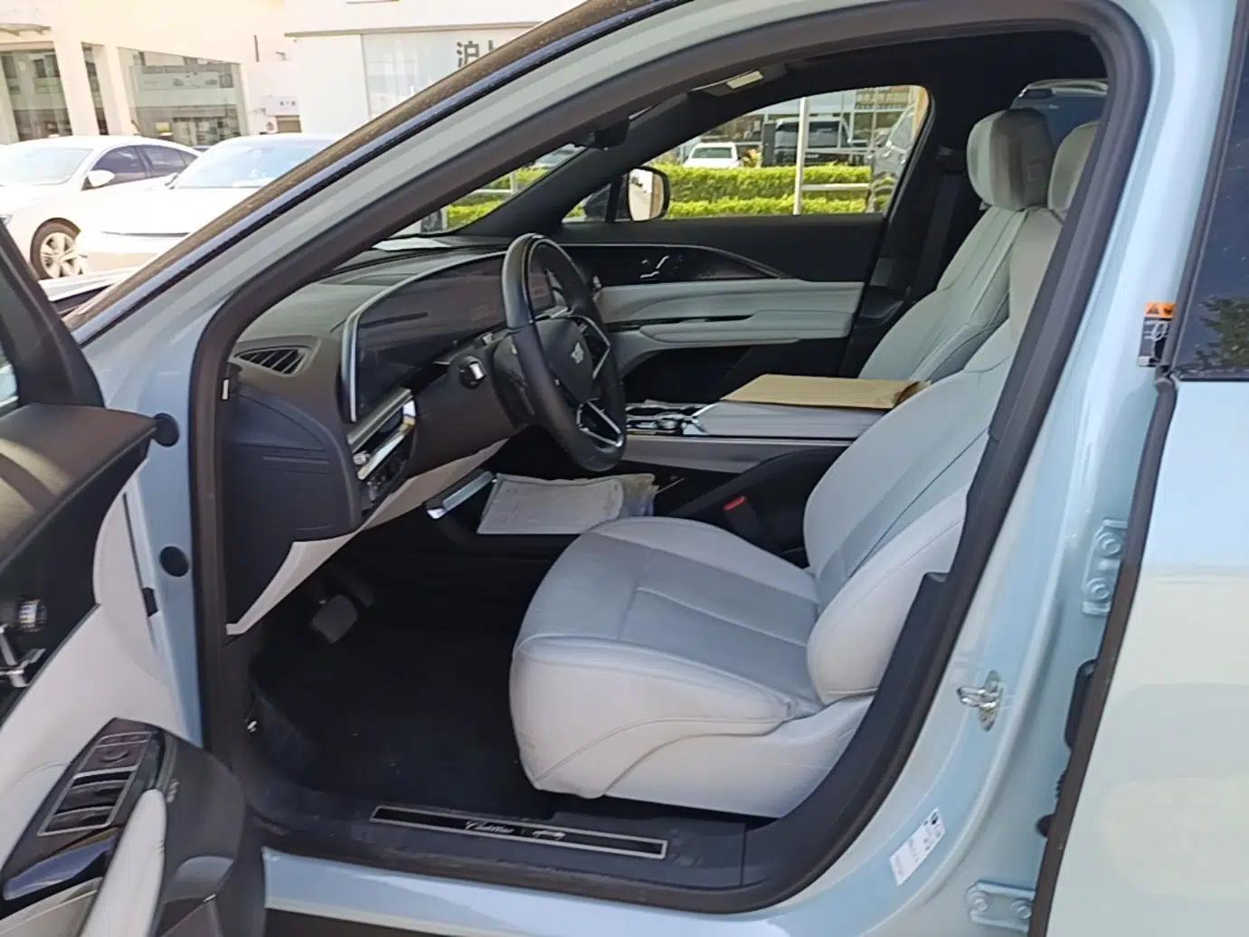 Cadillac LYRIQ 2022 Rear-Drive Long-Range Luxury Edition — миниатюра 17
