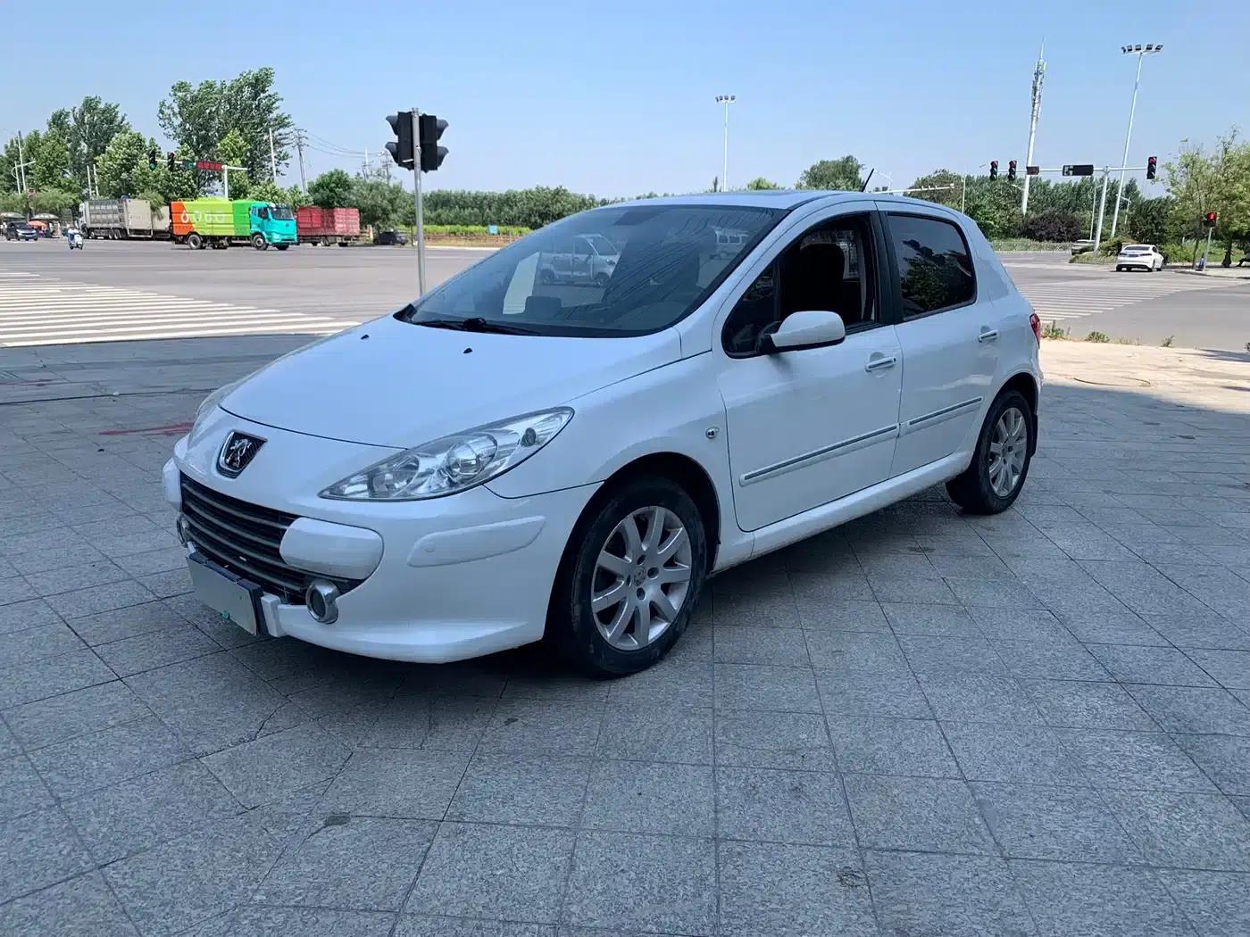 Peugeot 307 2013 Hatchback 1.6L Automatic Comfort Edition — миниатюра 1