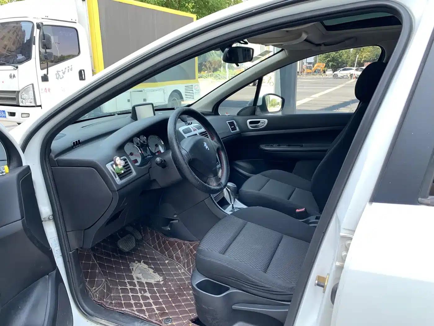 Peugeot 307 2013 Hatchback 1.6L Automatic Comfort Edition — миниатюра 5