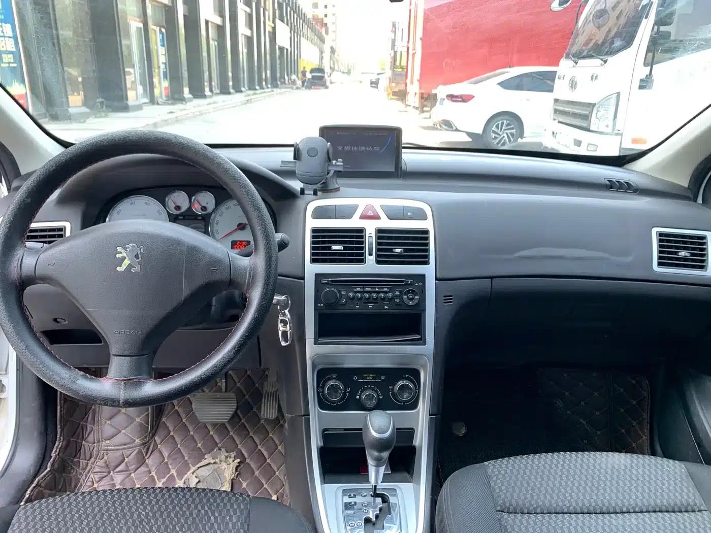 Peugeot 307 2013 Hatchback 1.6L Automatic Comfort Edition — миниатюра 7