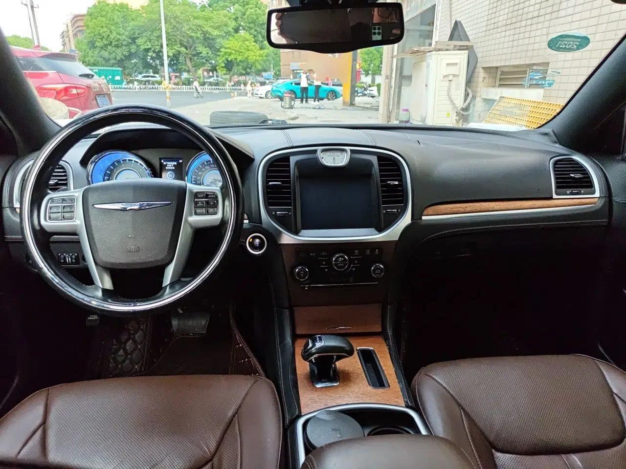 Chrysler 300C 2014 3.0L Excellence Edition — миниатюра 9