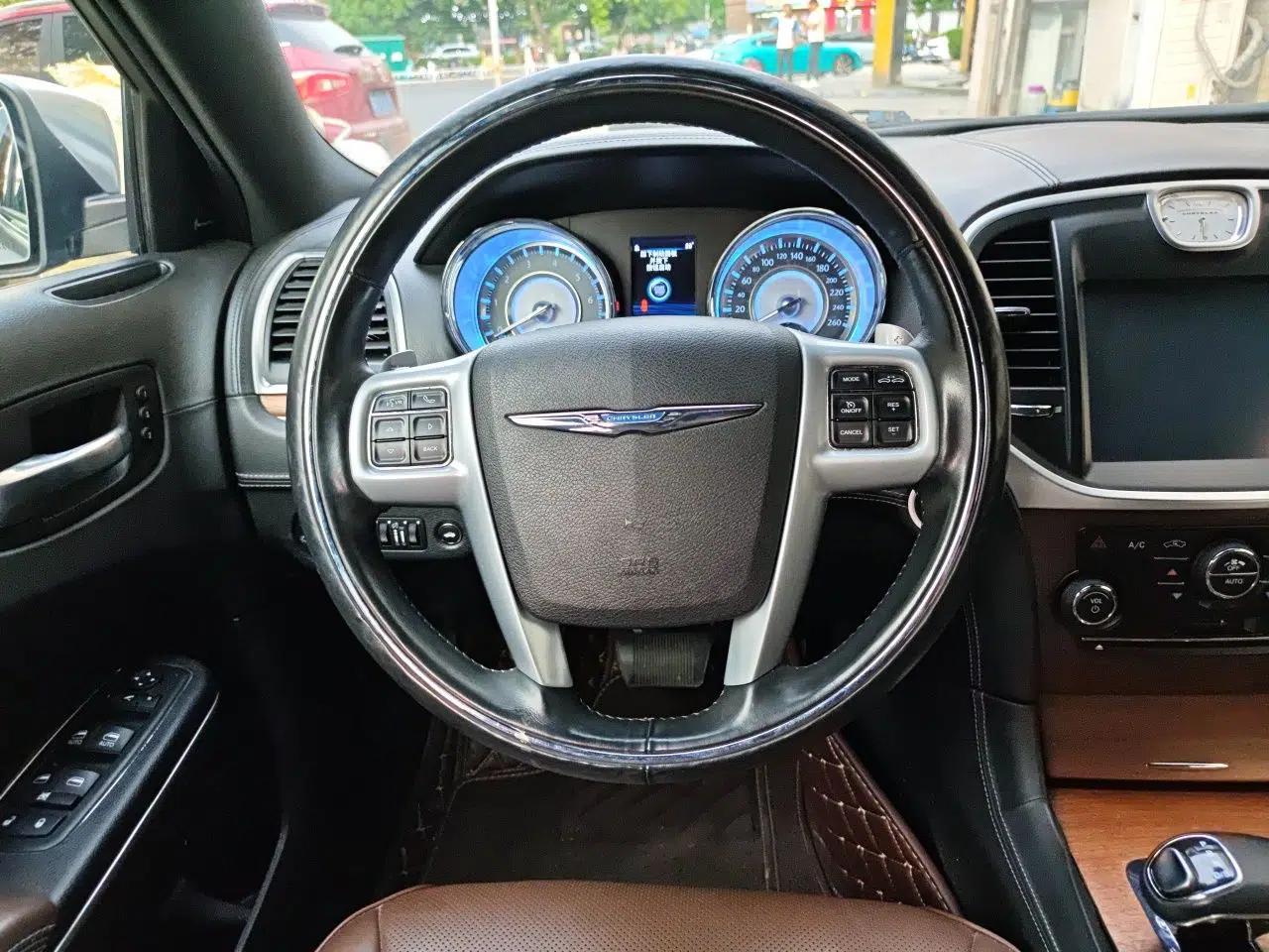 Chrysler 300C 2014 3.0L Excellence Edition — миниатюра 10