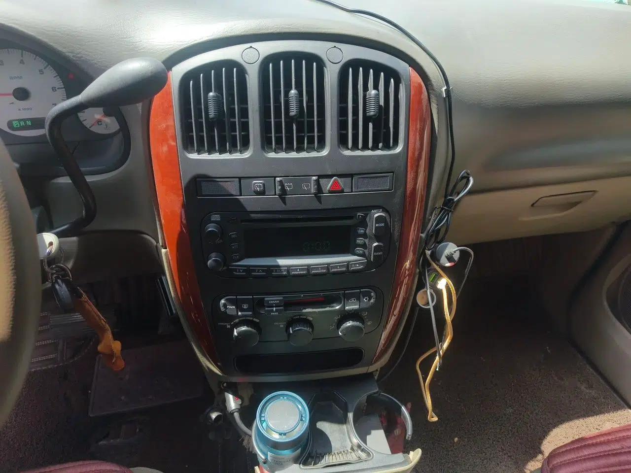 Chrysler Grand Voyager 2012 3.0L Classic Edition — миниатюра 13