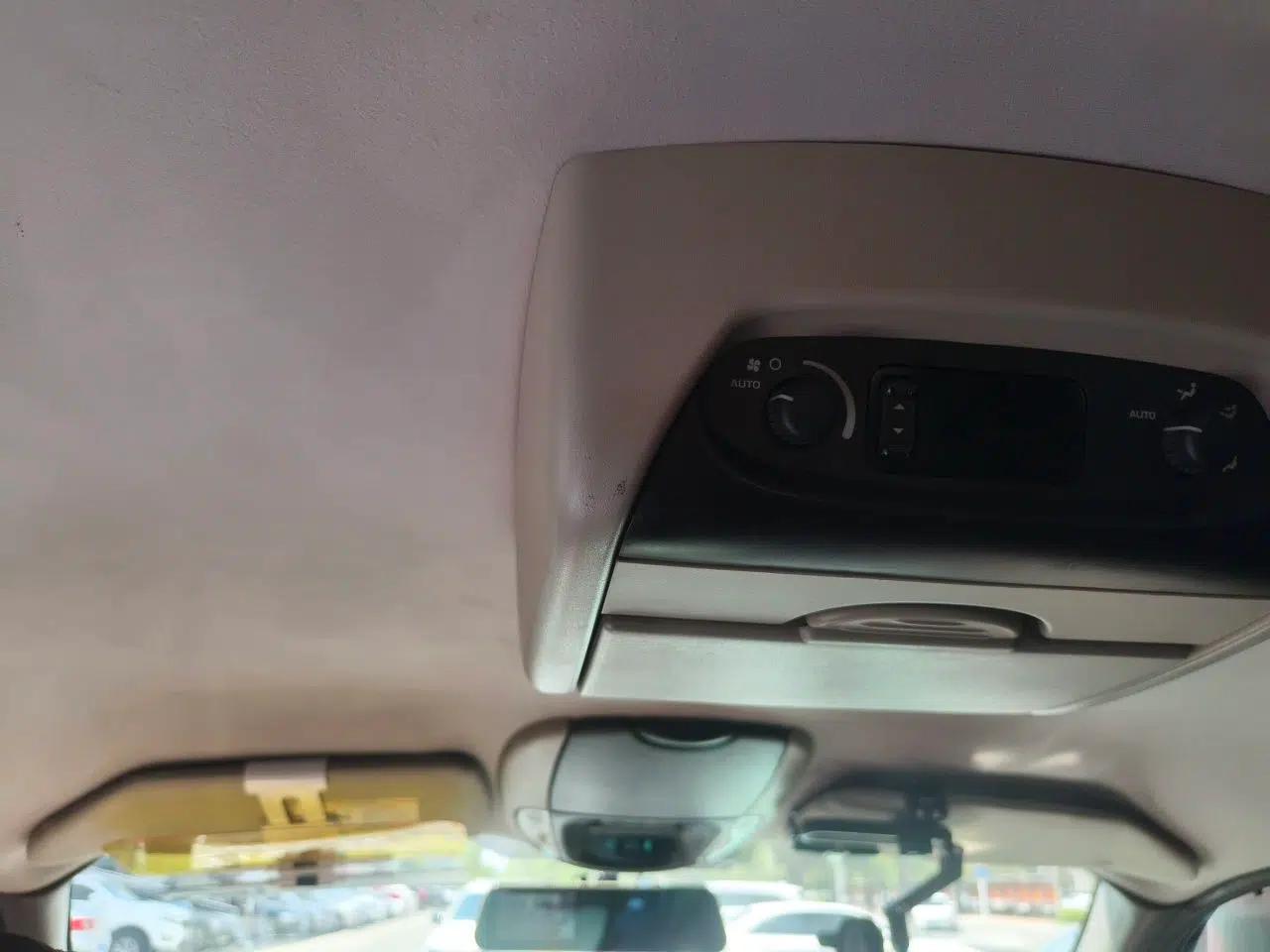 Chrysler Grand Voyager 2012 3.0L Classic Edition — миниатюра 18