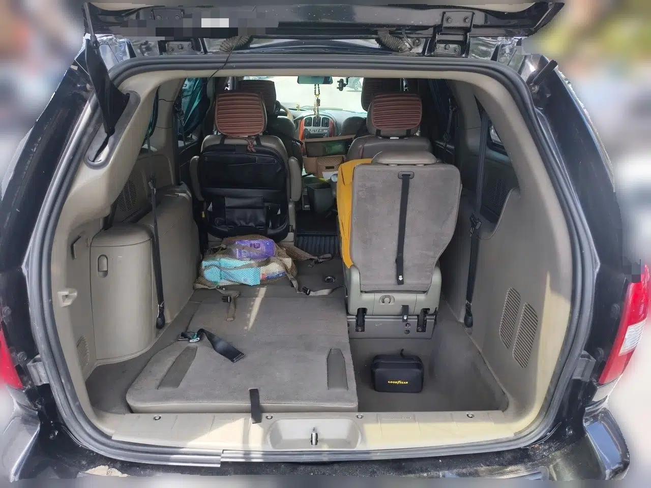 Chrysler Grand Voyager 2012 3.0L Classic Edition — миниатюра 19