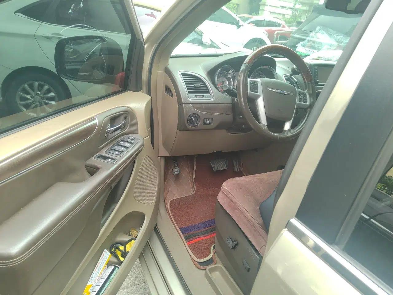 Chrysler Grand Voyager — миниатюра 16
