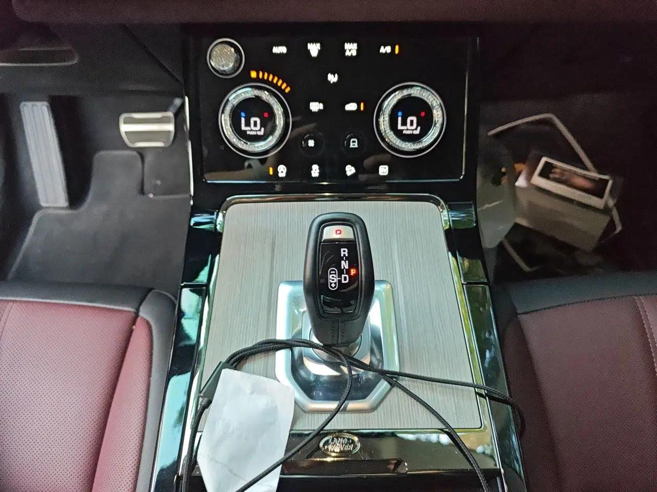 Land Rover Range Evoque New Energy 2022 Aurora L P300e Plug-in Hybrid Electric Version — миниатюра 18