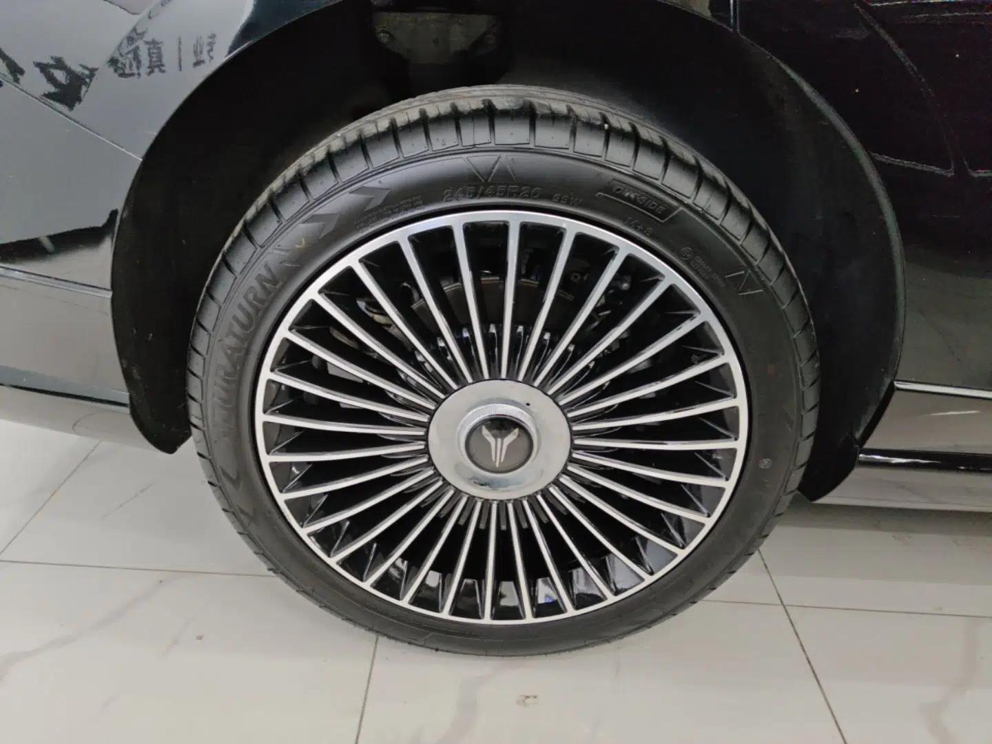 VOYAH Lantu Chiguang L 2026 Four-Wheel-Drive Ultra — миниатюра 11