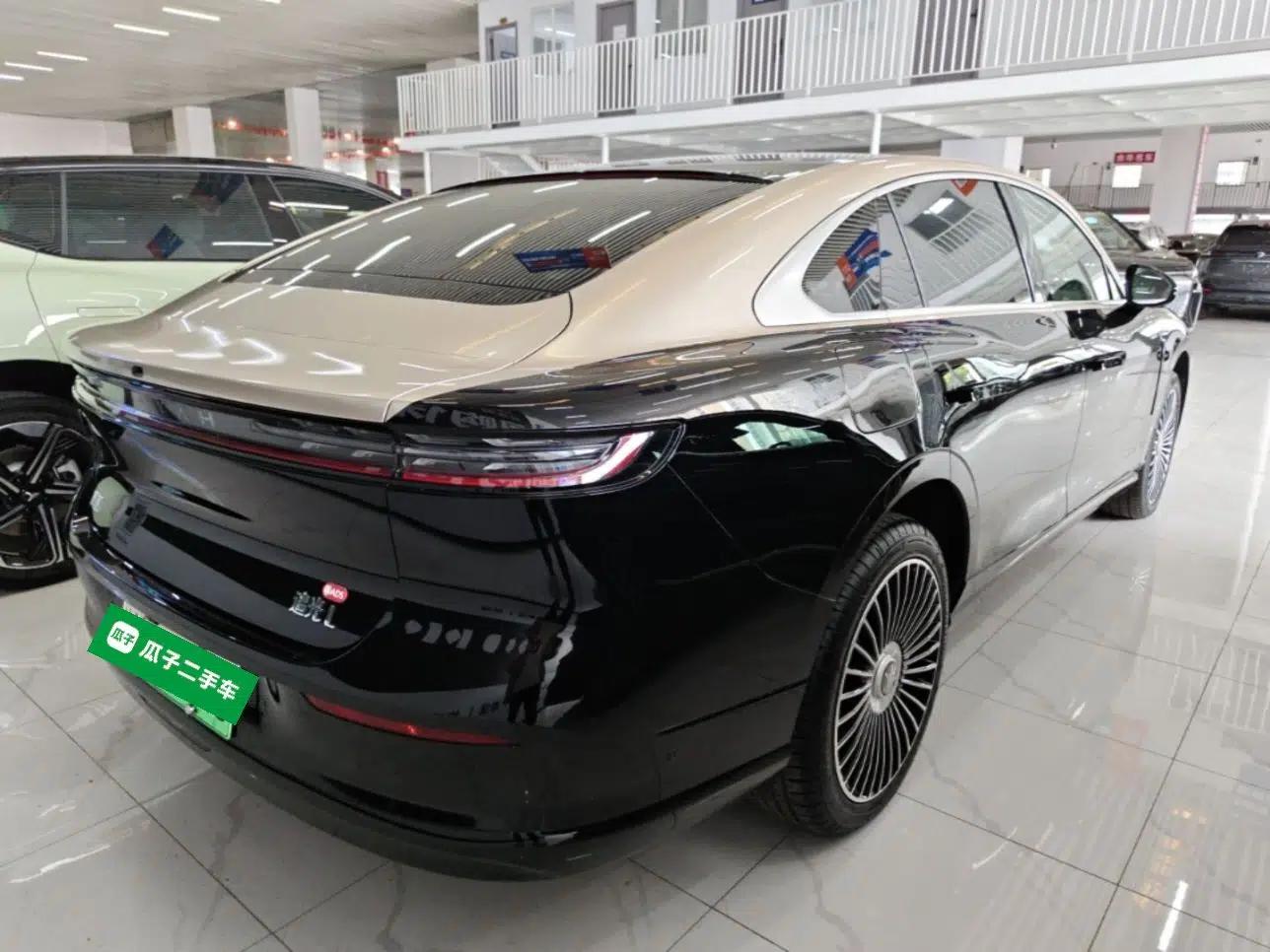 VOYAH Lantu Chiguang L 2026 Four-Wheel-Drive Ultra — миниатюра 6