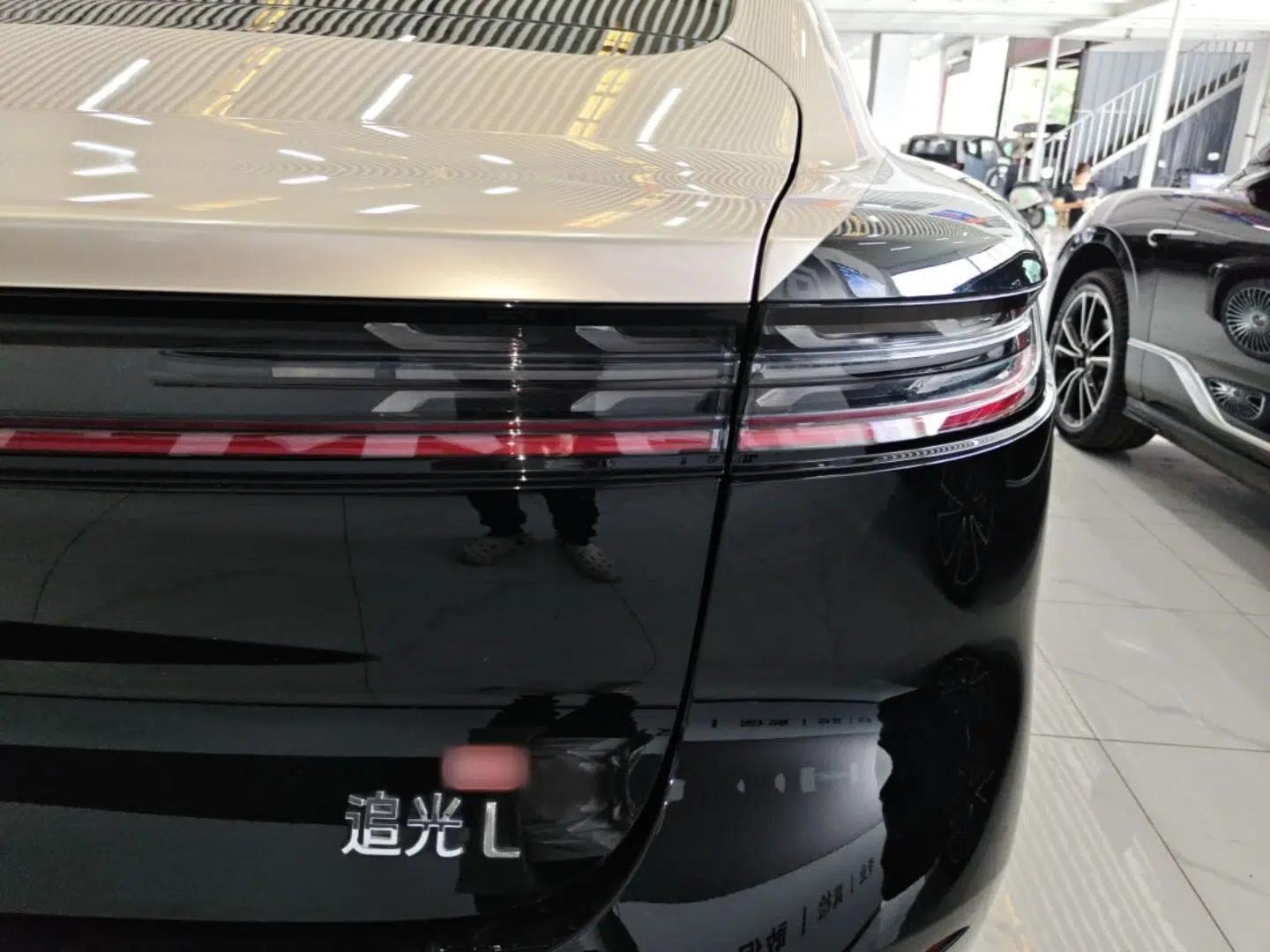 VOYAH Lantu Chiguang L 2026 Four-Wheel-Drive Ultra — миниатюра 9