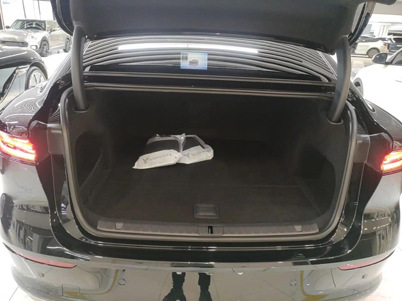 VOYAH Lantu Chiguang L 2026 Four-Wheel-Drive Ultra — миниатюра 22