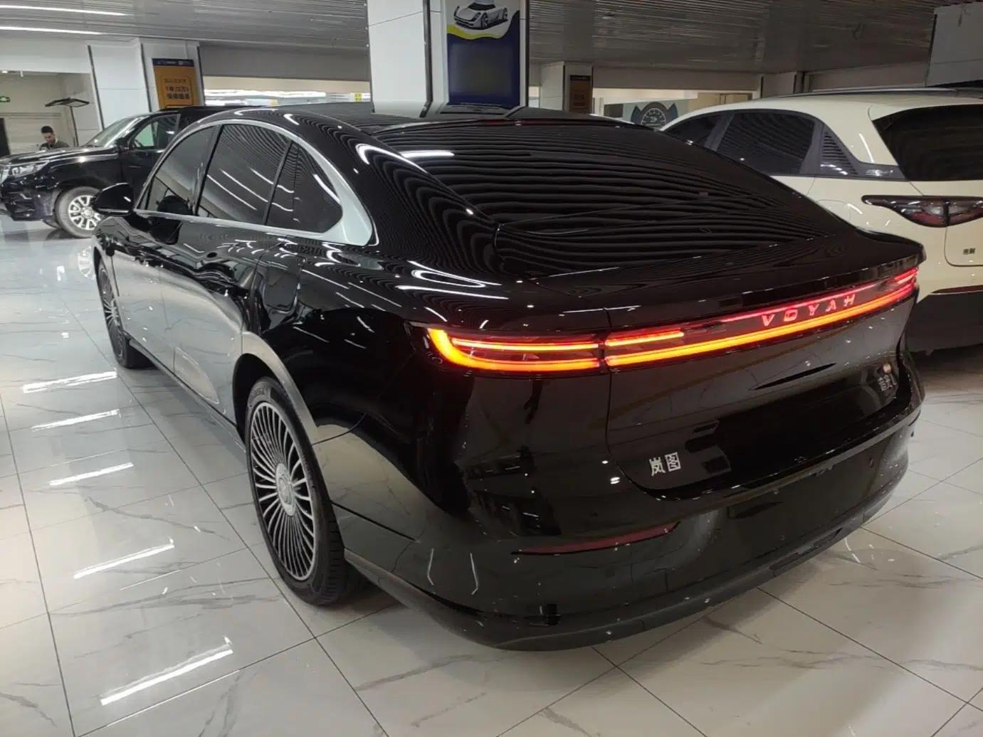 VOYAH Lantu Chiguang L 2026 Four-Wheel-Drive Ultra — миниатюра 4