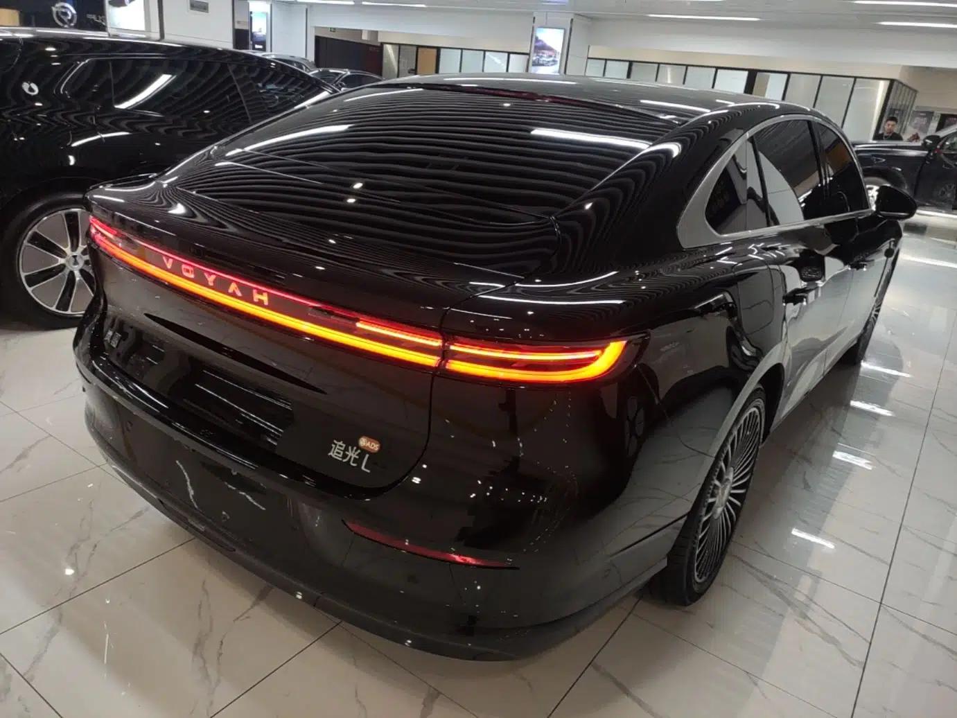 VOYAH Lantu Chiguang L 2026 Four-Wheel-Drive Ultra — миниатюра 6