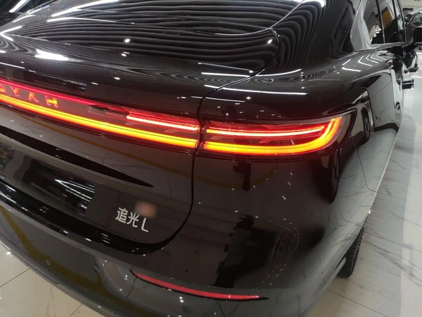 VOYAH Lantu Chiguang L 2026 Four-Wheel-Drive Ultra — миниатюра 9